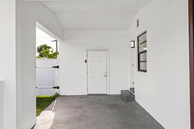 1200 NW 19TH Avenue, Fort Lauderdale, FL 33311