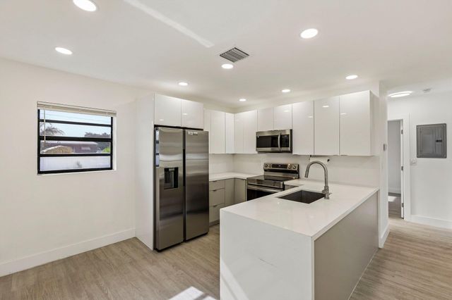 1200 NW 19TH Avenue, Fort Lauderdale, FL 33311