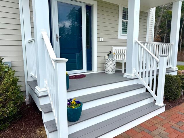 20 Split Rock Ln, Mattapoisett, MA 02739