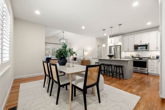 20 Split Rock Ln, Mattapoisett, MA 02739