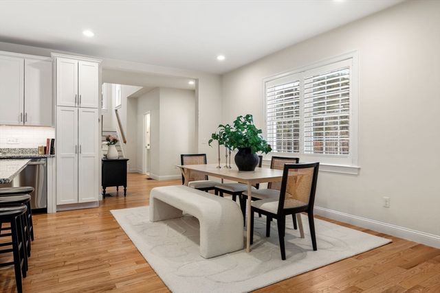 20 Split Rock Ln, Mattapoisett, MA 02739