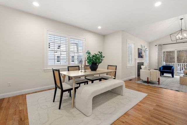 20 Split Rock Ln, Mattapoisett, MA 02739