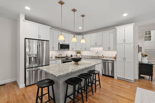 20 Split Rock Ln, Mattapoisett, MA 02739