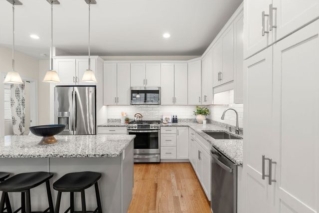 20 Split Rock Ln, Mattapoisett, MA 02739