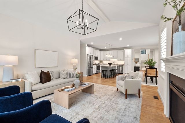 20 Split Rock Ln, Mattapoisett, MA 02739