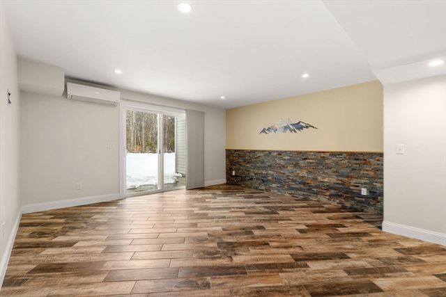 20 Split Rock Ln, Mattapoisett, MA 02739
