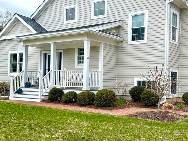 20 Split Rock Ln, Mattapoisett, MA 02739
