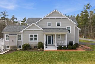 20 Split Rock Ln, Mattapoisett, MA 02739