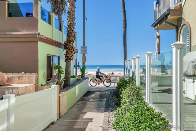 818-820 Portsmouth, San Diego, CA 92109