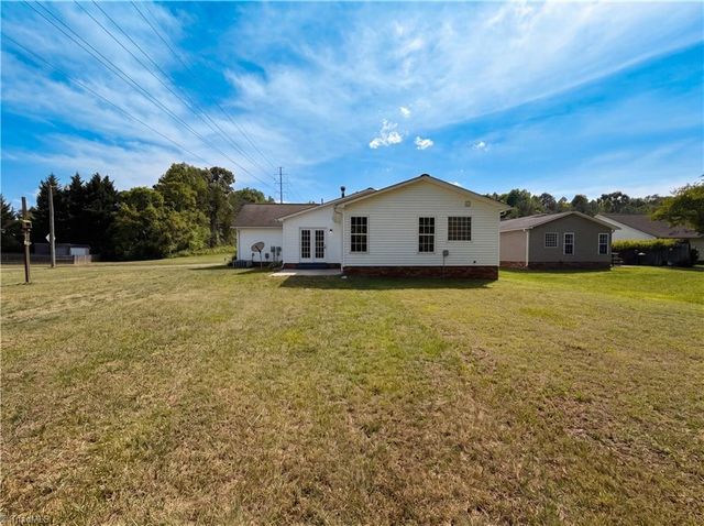 2015 Gyro Drive, Winston-salem, NC 27127