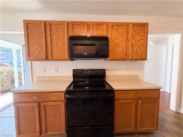 2015 Gyro Drive, Winston-salem, NC 27127