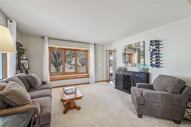 1221 E 17th Street, Norwalk, IA 50211