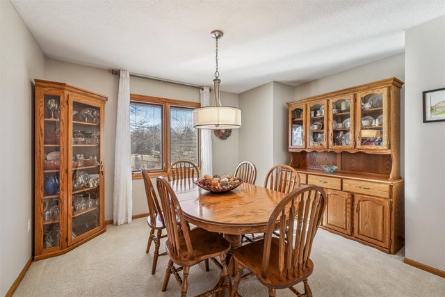 1221 E 17th Street, Norwalk, IA 50211