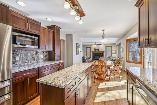 1221 E 17th Street, Norwalk, IA 50211