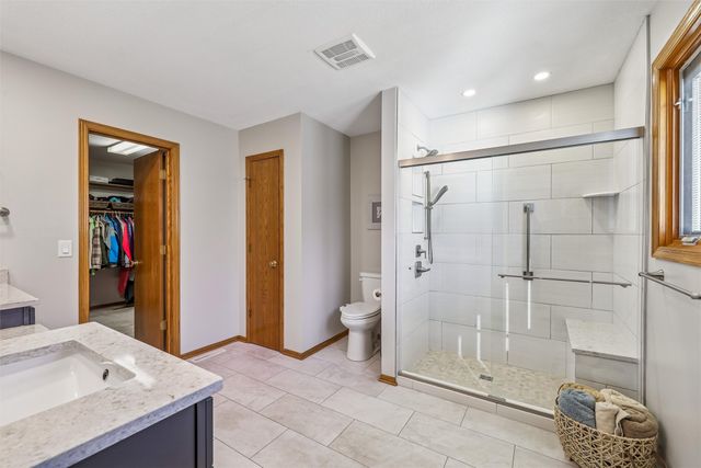 1221 E 17th Street, Norwalk, IA 50211