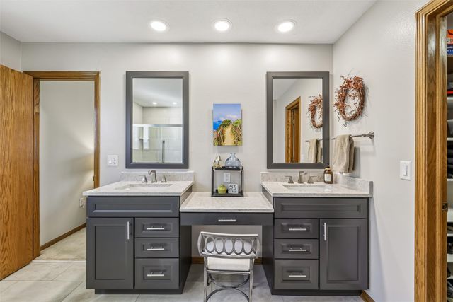 1221 E 17th Street, Norwalk, IA 50211