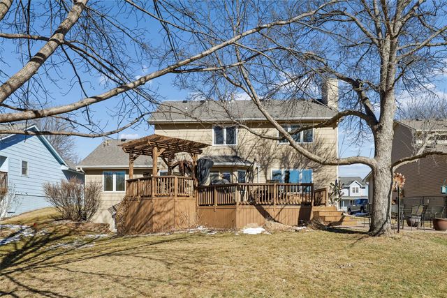 1221 E 17th Street, Norwalk, IA 50211