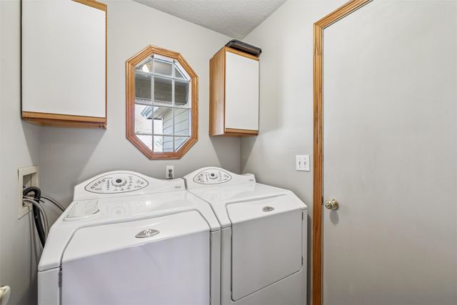 1221 E 17th Street, Norwalk, IA 50211