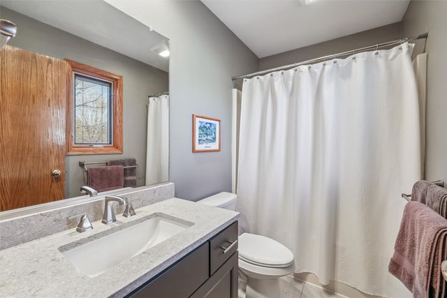 1221 E 17th Street, Norwalk, IA 50211