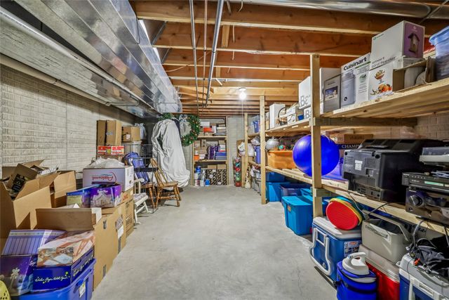 1221 E 17th Street, Norwalk, IA 50211