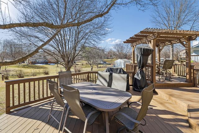 1221 E 17th Street, Norwalk, IA 50211