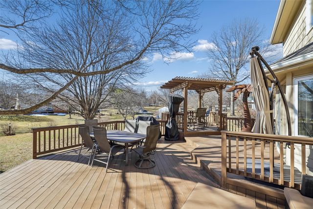 1221 E 17th Street, Norwalk, IA 50211