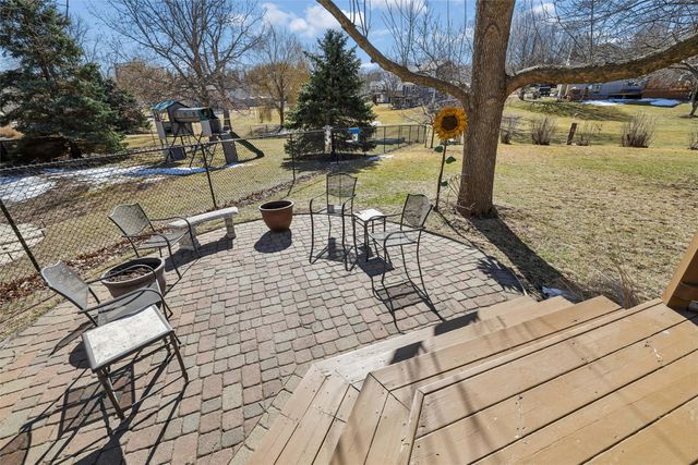 1221 E 17th Street, Norwalk, IA 50211