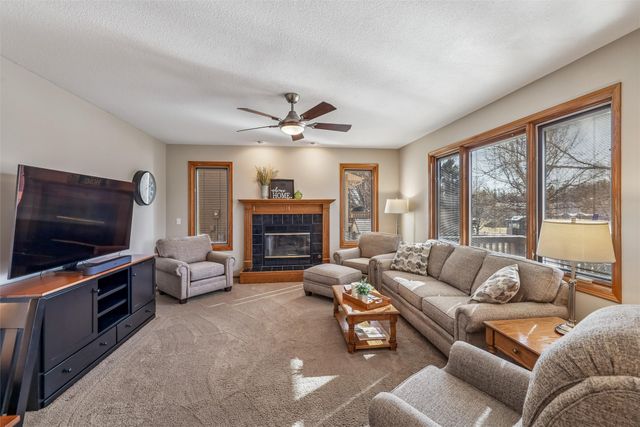 1221 E 17th Street, Norwalk, IA 50211