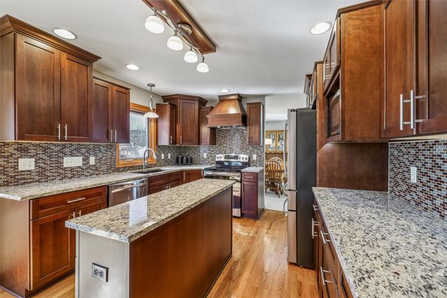 1221 E 17th Street, Norwalk, IA 50211