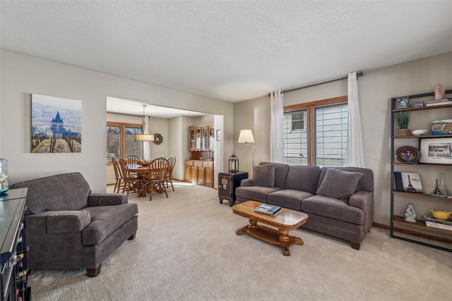 1221 E 17th Street, Norwalk, IA 50211