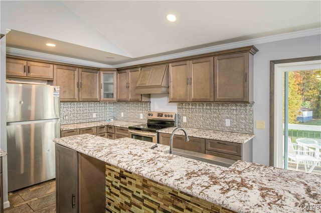 17 Hilltop Lane, Volney, NY 13069