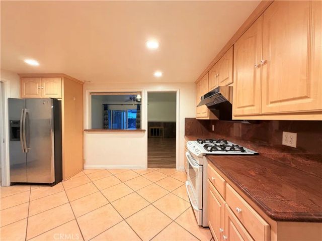 1525 W Houston, Fullerton, CA 92833