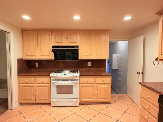 1525 W Houston, Fullerton, CA 92833