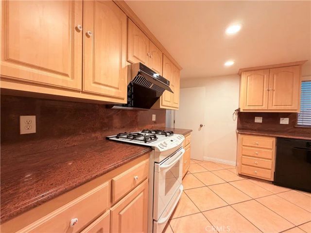 1525 W Houston, Fullerton, CA 92833