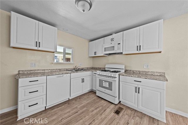 560 Santa Clara Circle, Hemet, CA 92543