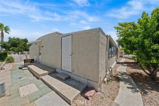 560 Santa Clara Circle, Hemet, CA 92543