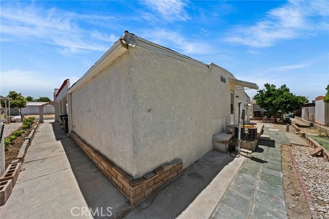 560 Santa Clara Circle, Hemet, CA 92543