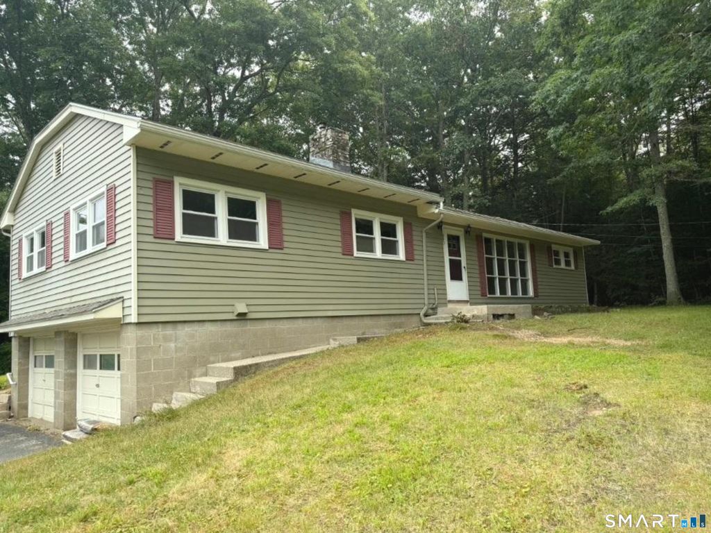 650 Main Street North, Woodbury, CT 06798