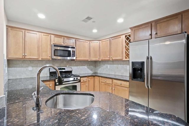 120 Wyllis Ave 424, Everett, MA 02149