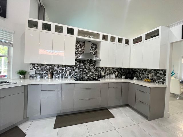 9963 NW 64th Ct, Parkland, FL 33076
