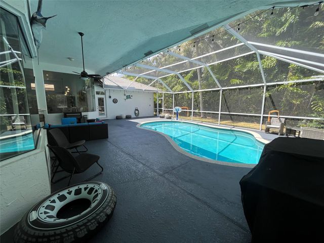9963 NW 64th Ct, Parkland, FL 33076