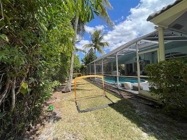 9963 NW 64th Ct, Parkland, FL 33076