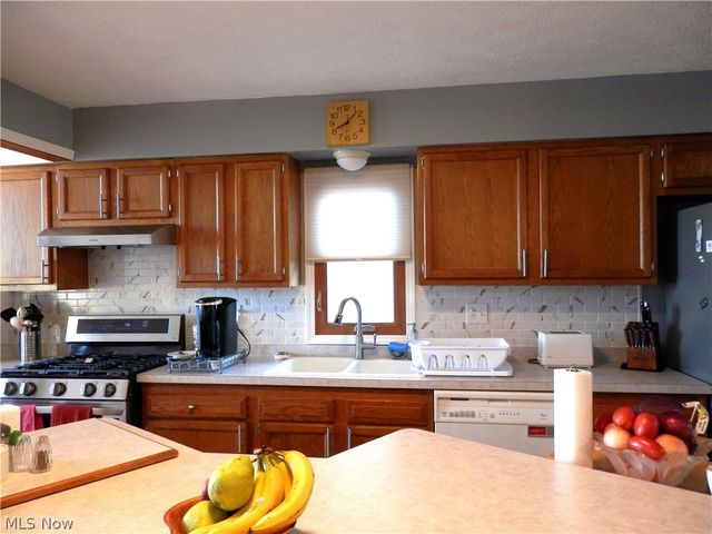 33091 Lake Shore Boulevard, Eastlake, OH 44095