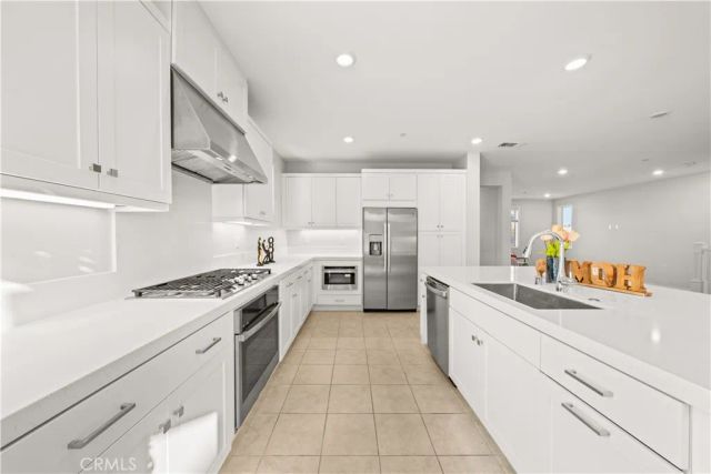 602 Catalonia, Lake Forest, CA 92630
