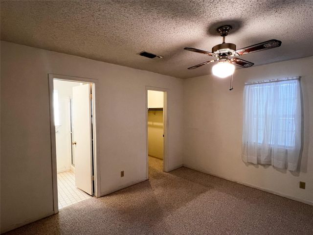 240 S Reed CIR, La Grange, TX 78945