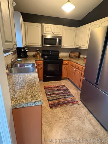 13772 S Nyssa Place, Glenpool, OK 74033