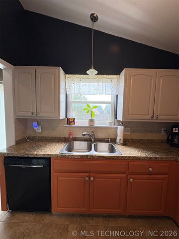13772 S Nyssa Place, Glenpool, OK 74033