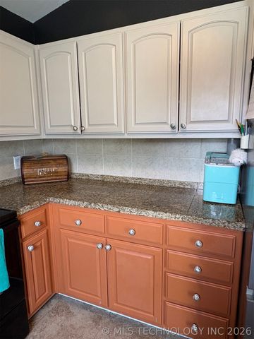 13772 S Nyssa Place, Glenpool, OK 74033