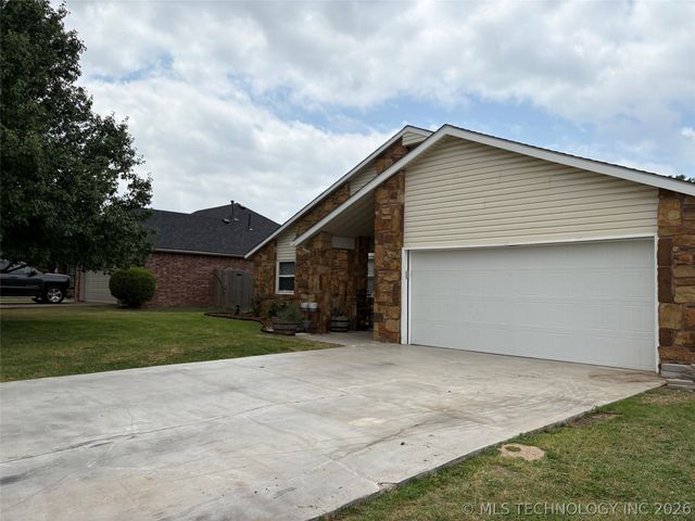 13772 S Nyssa Place, Glenpool, OK 74033