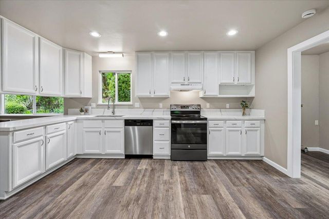 15423 Rattlesnake Rd, Grass Valley, CA 95945